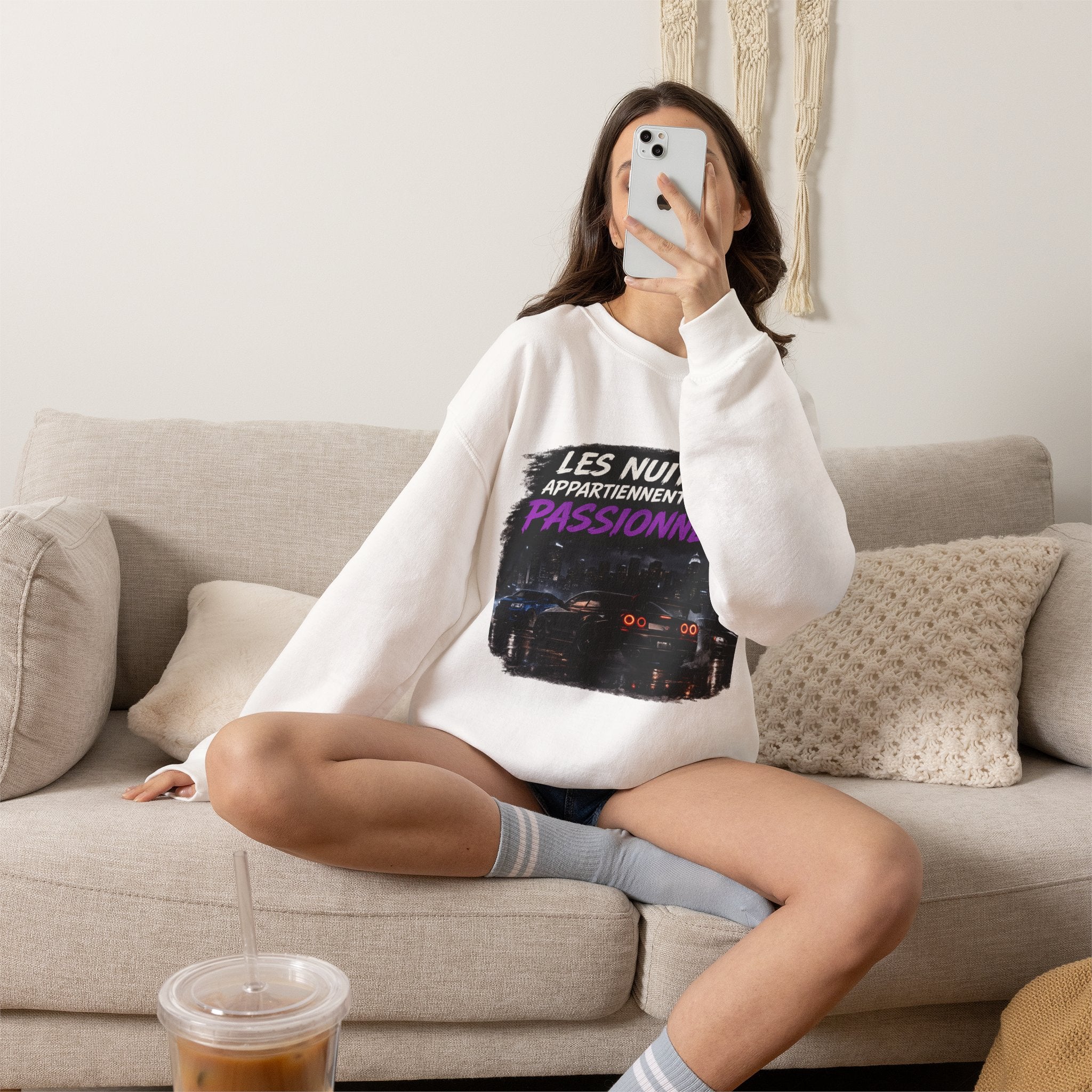 Crewneck Sweatshirt — "Les Nuits Appartiennent aux Passionnés" Neon Night Car Design