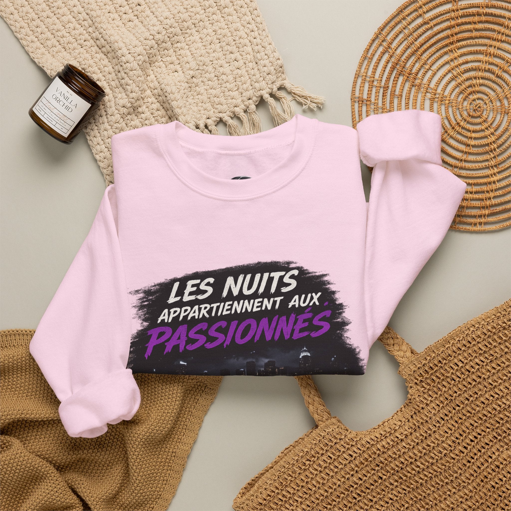 Crewneck Sweatshirt — "Les Nuits Appartiennent aux Passionnés" Neon Night Car Design