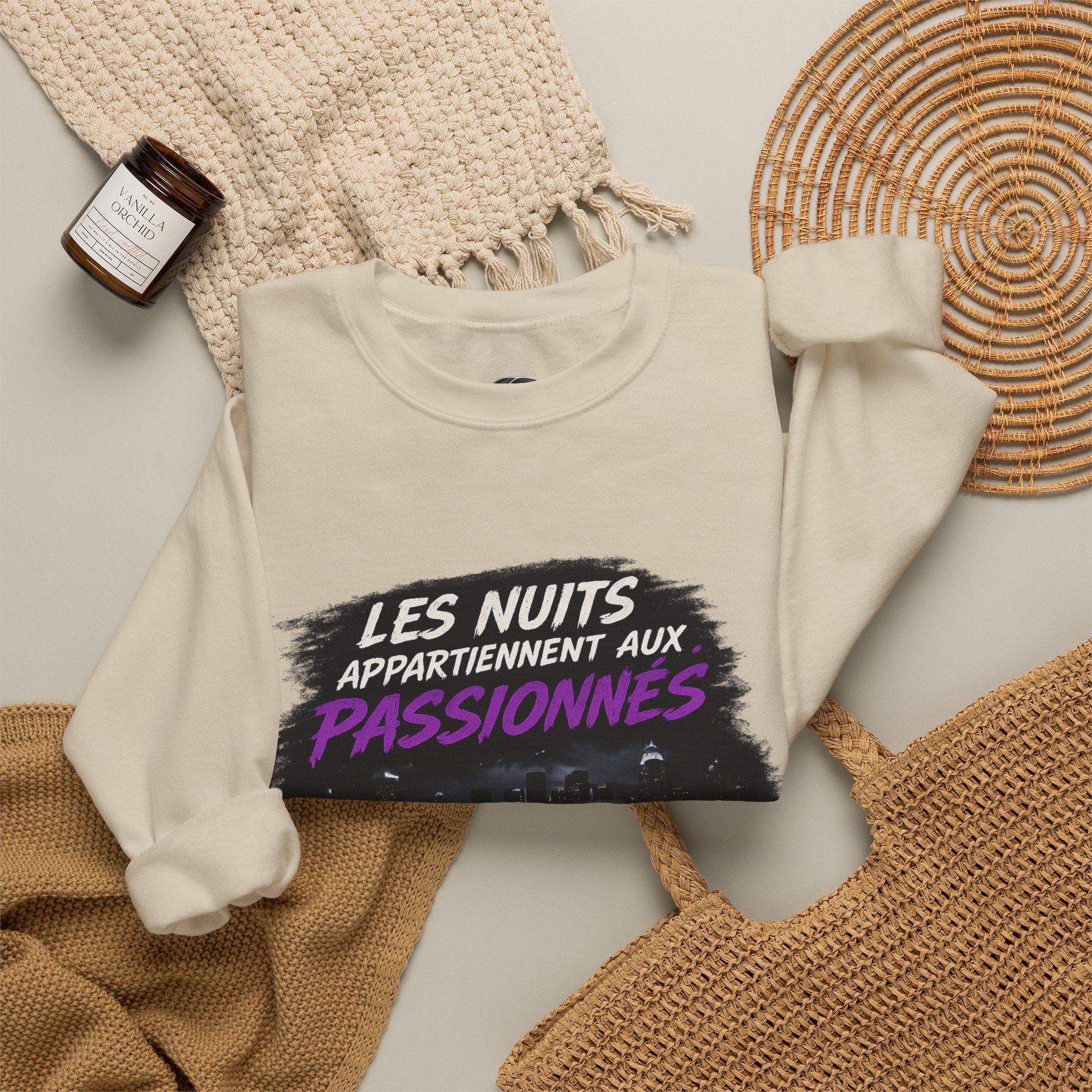Crewneck Sweatshirt — "Les Nuits Appartiennent aux Passionnés" Neon Night Car Design