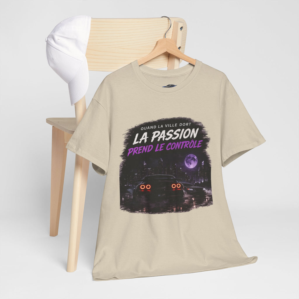 La Passion Prend Le Contrôle Tee — Retro Night Drive Graphic T-Shirt