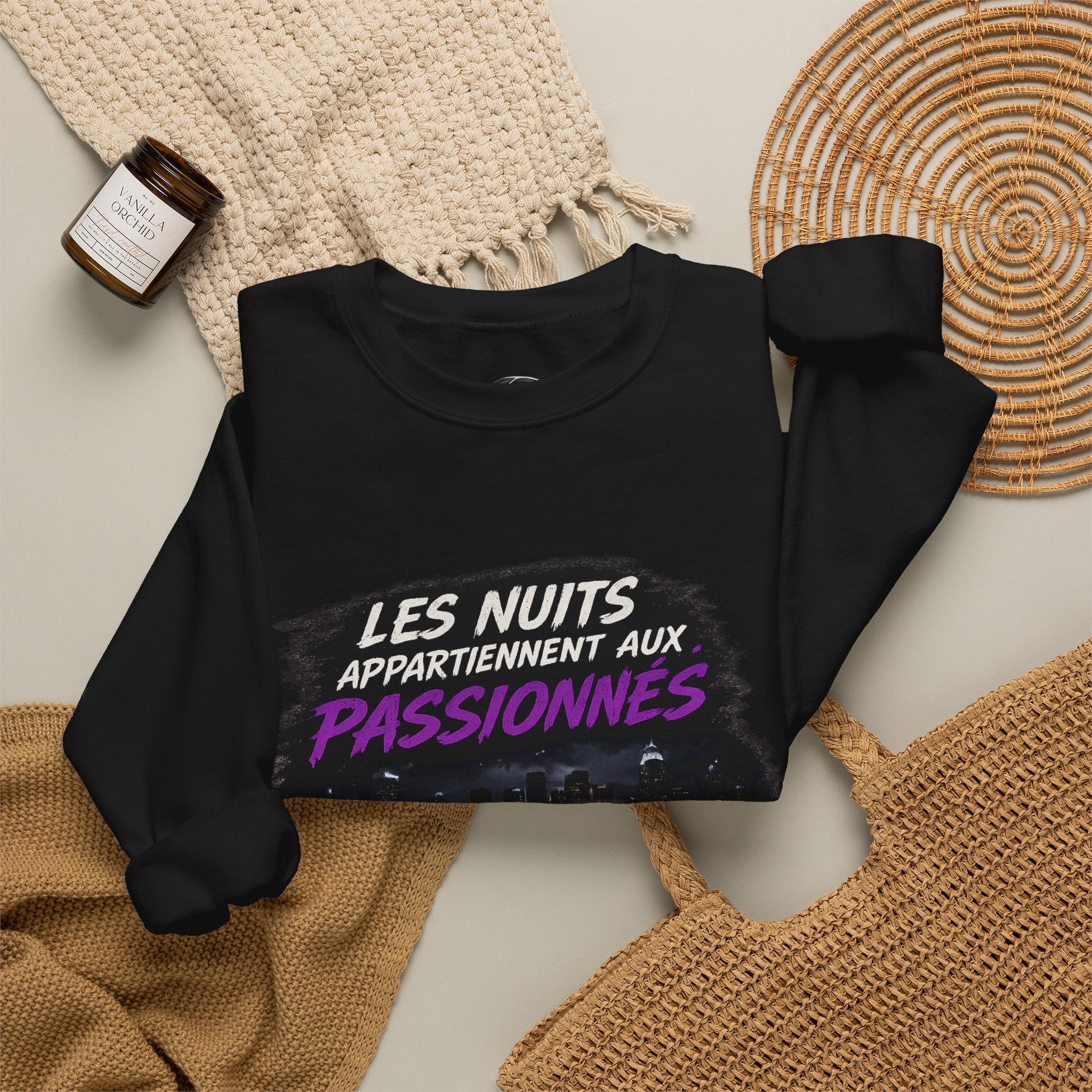 Crewneck Sweatshirt — "Les Nuits Appartiennent aux Passionnés" Neon Night Car Design