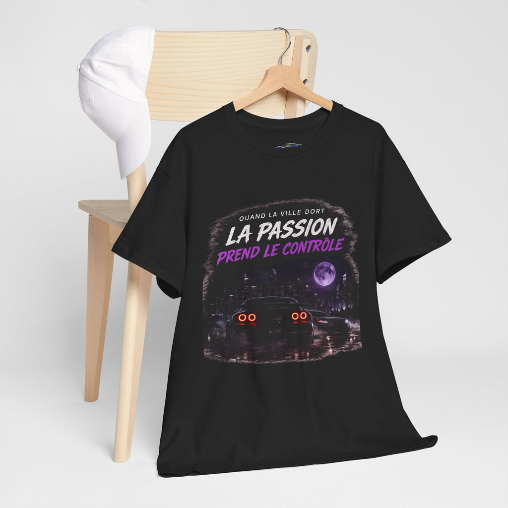La Passion Prend Le Contrôle Tee — Retro Night Drive Graphic T-Shirt