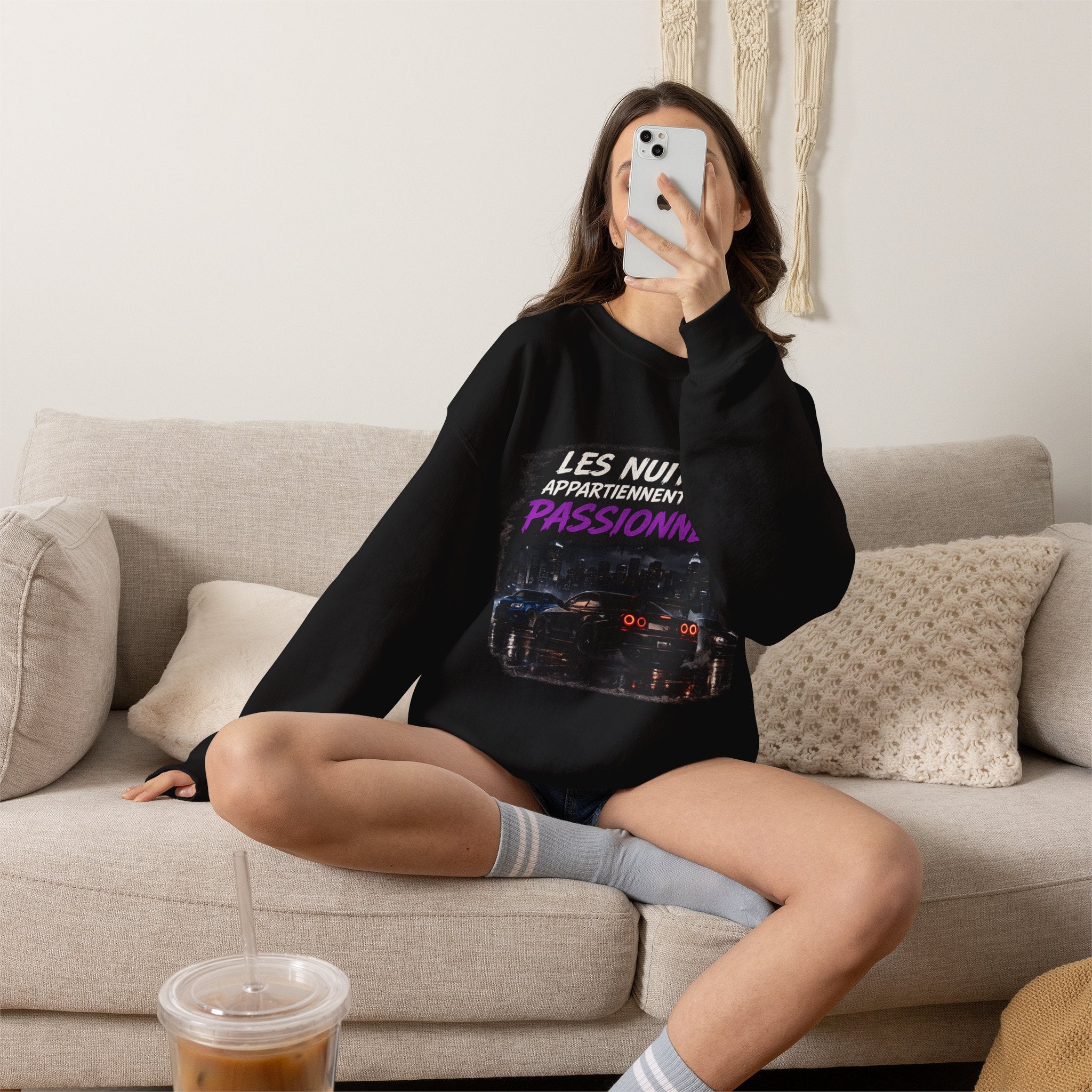 Crewneck Sweatshirt — "Les Nuits Appartiennent aux Passionnés" Neon Night Car Design
