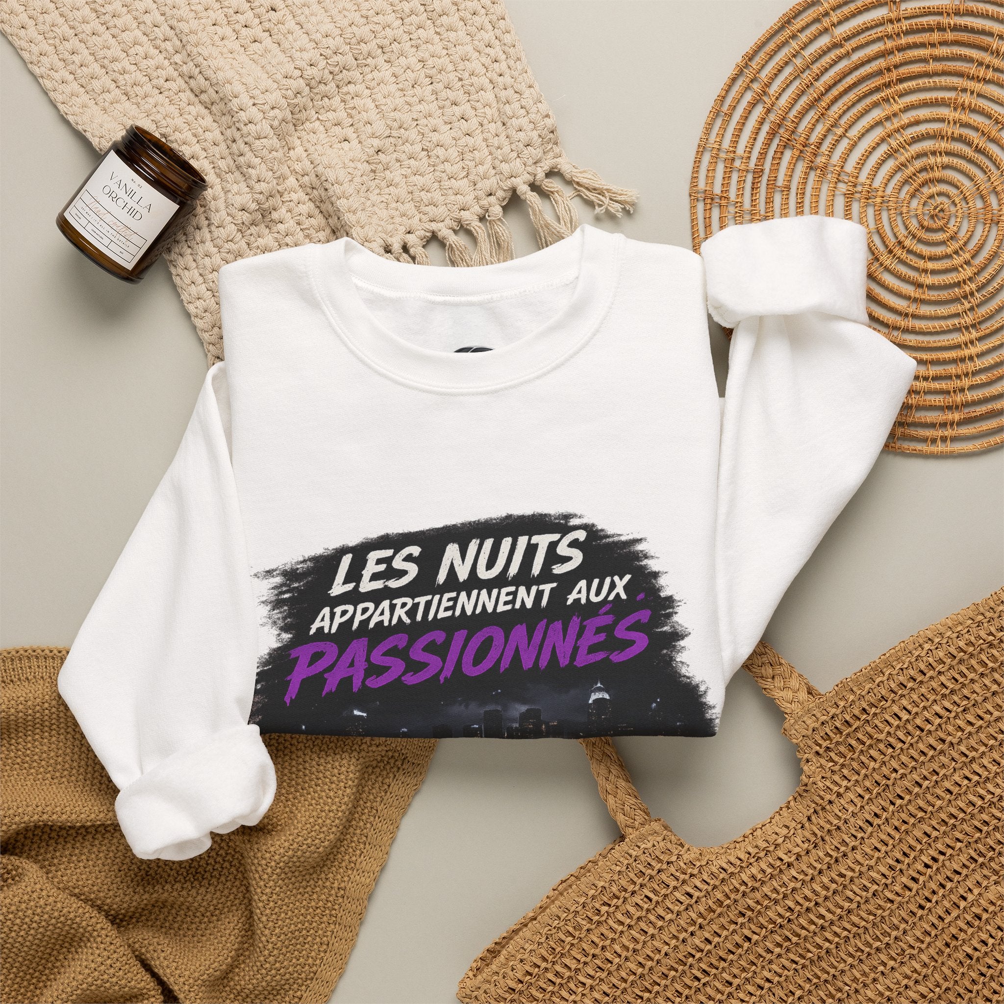 Crewneck Sweatshirt — "Les Nuits Appartiennent aux Passionnés" Neon Night Car Design
